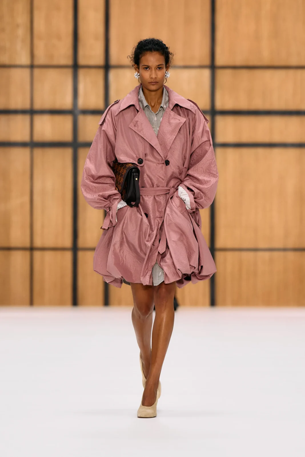 00001 burberry spring 2027 ready to wear credit gorunway