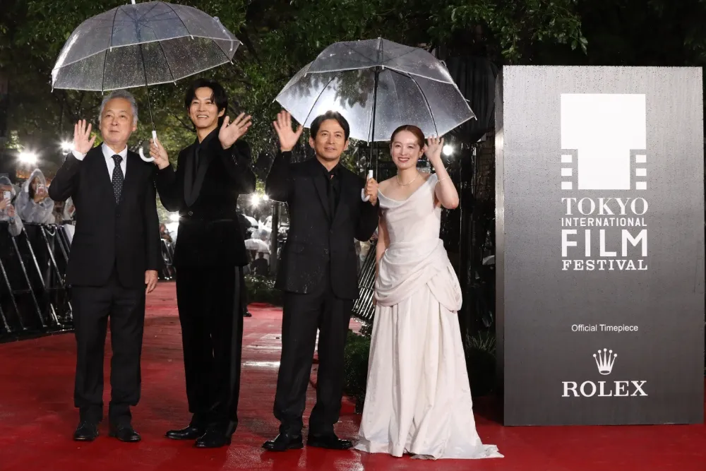 Sukiyaki director and cast